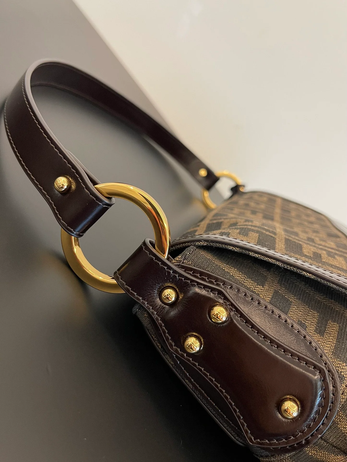 Большая винтажная сумка Fendi Monogram Ingot