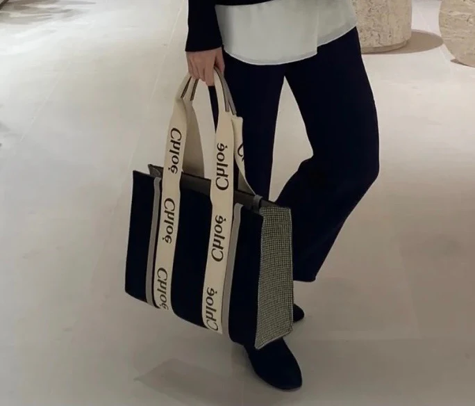 Сумка-тоут Chloe Woody, средний размер, черный клетчатый бархат.