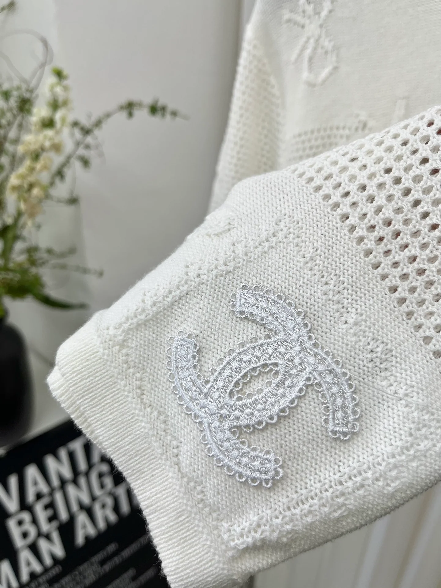 Chanel 2403 - Ажурная вязка, короткие рукава - Белая