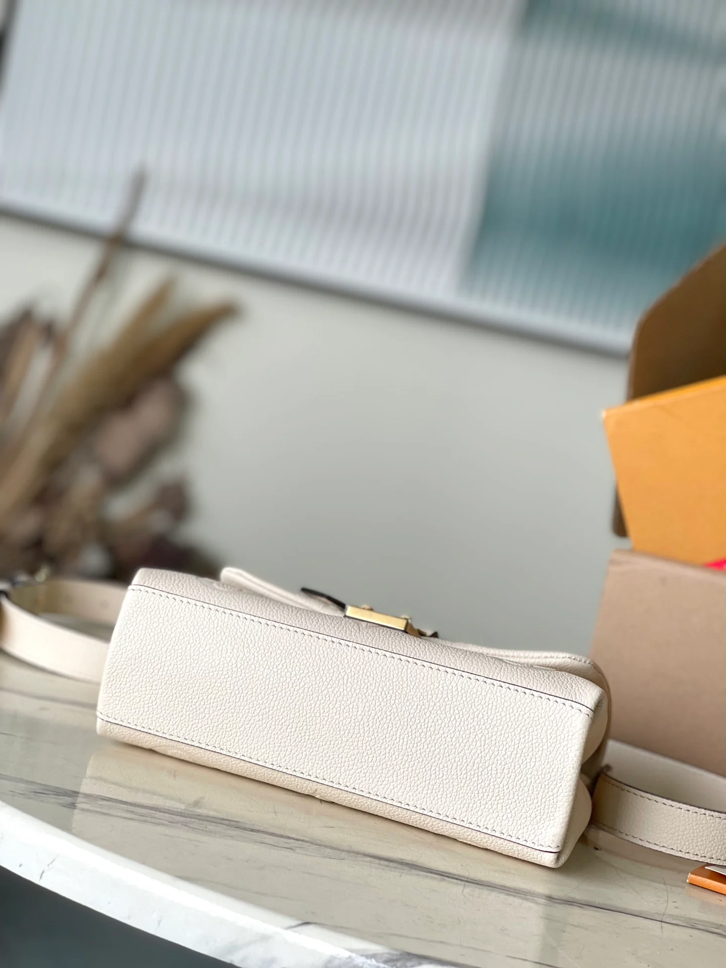 m46008-LV-madeleine-bb-handbag/crossbody bag-white