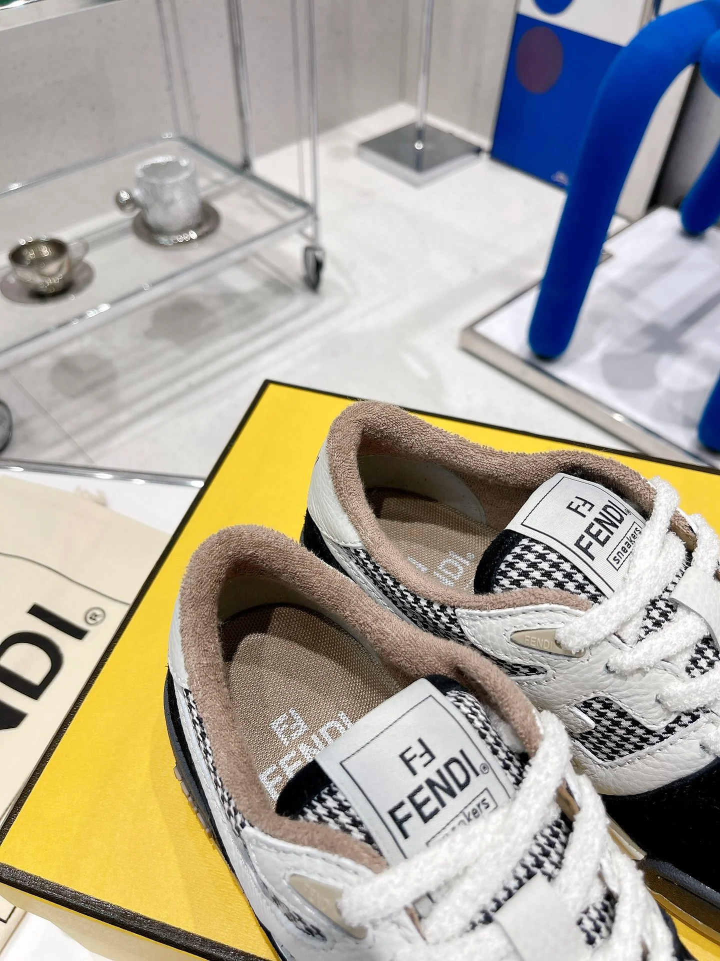 Fendi - Кроссовки - Повседневная обувь - Спортивная обувь