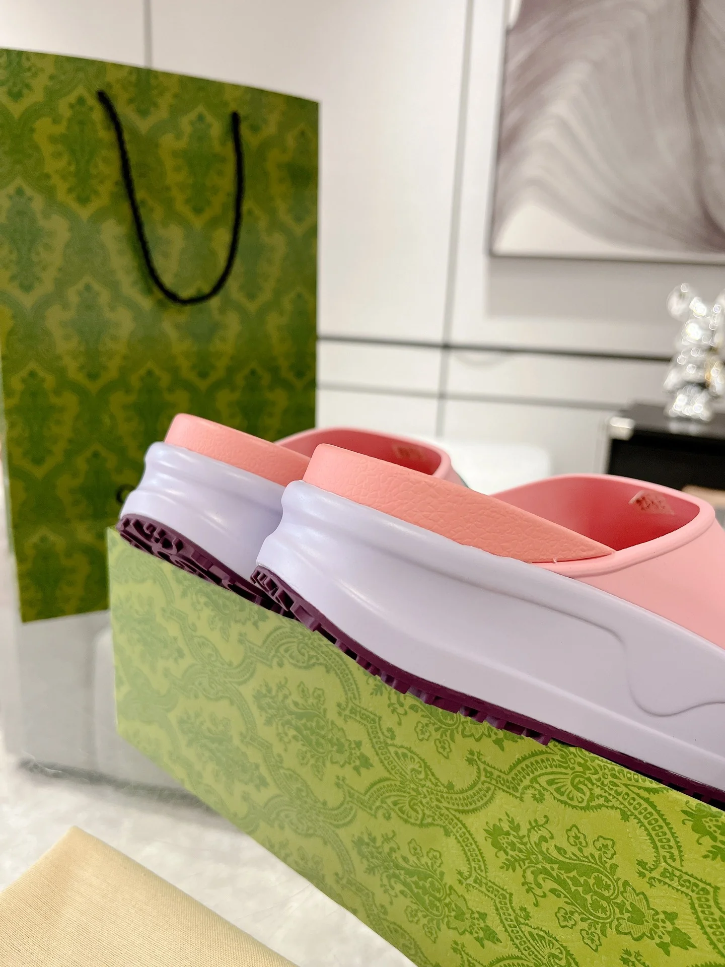 Новинка сезона весна/лето 2023 от Gucci - Пляжные сандалии на платформе - Унисекс - Розовые