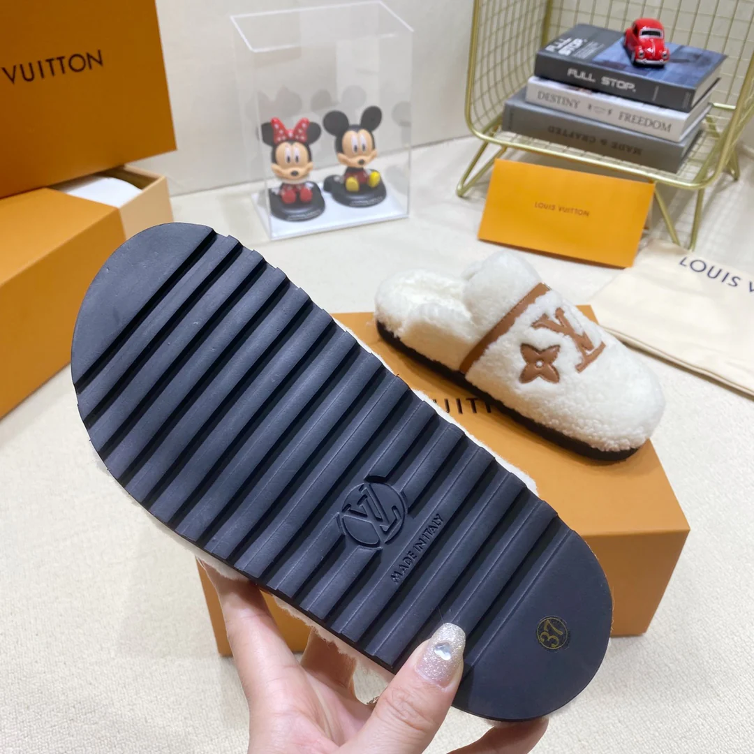 Новинка ранней весны 2022 года - Пушистые полутапочки - Белые