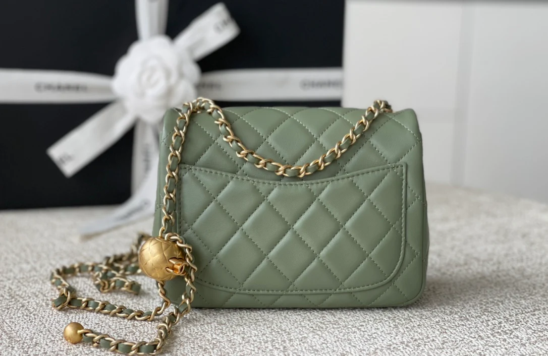 Сумка Chanel Gold Globe Square Flap Bag - 18 см