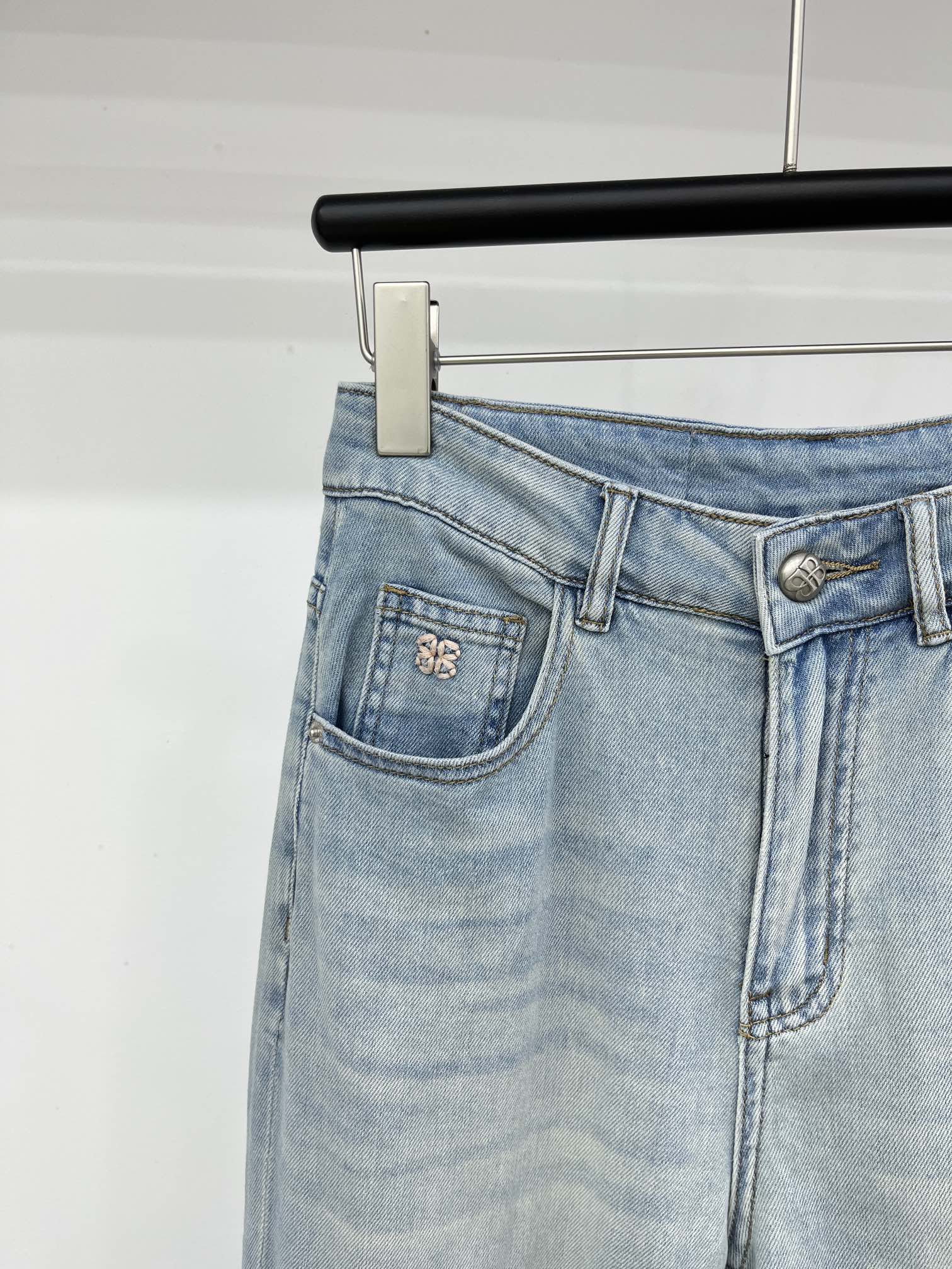 Классические джинсы прямого кроя Balenciaga 2404