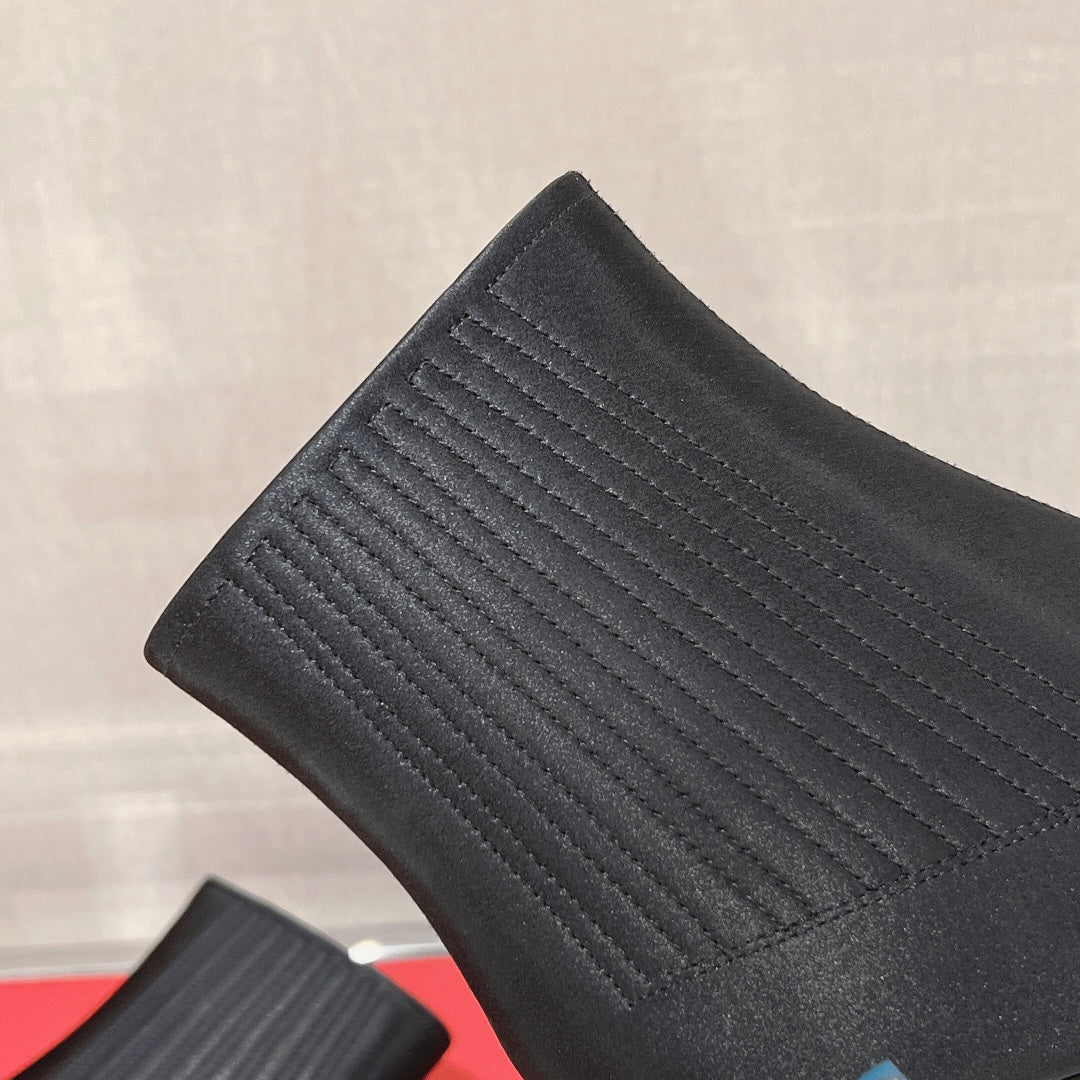 RV Shoes - Ботильоны с острым носком, украшенные стразами - 1