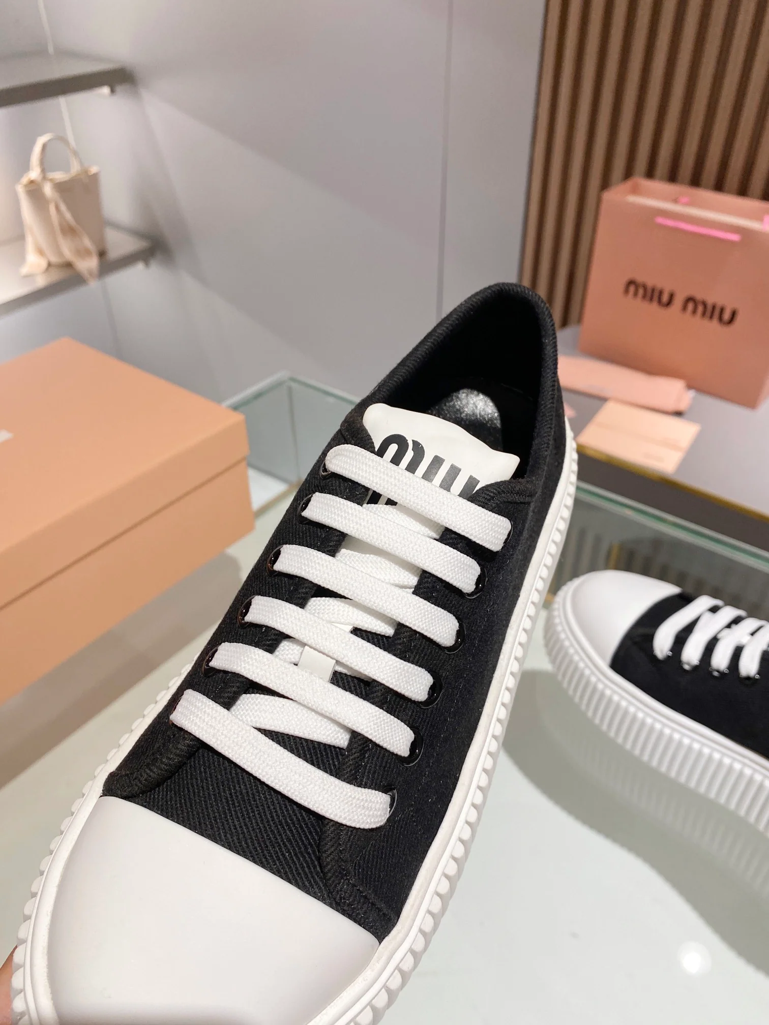 Коллекция Miu Miu 2023 года с подиума - Лоферы