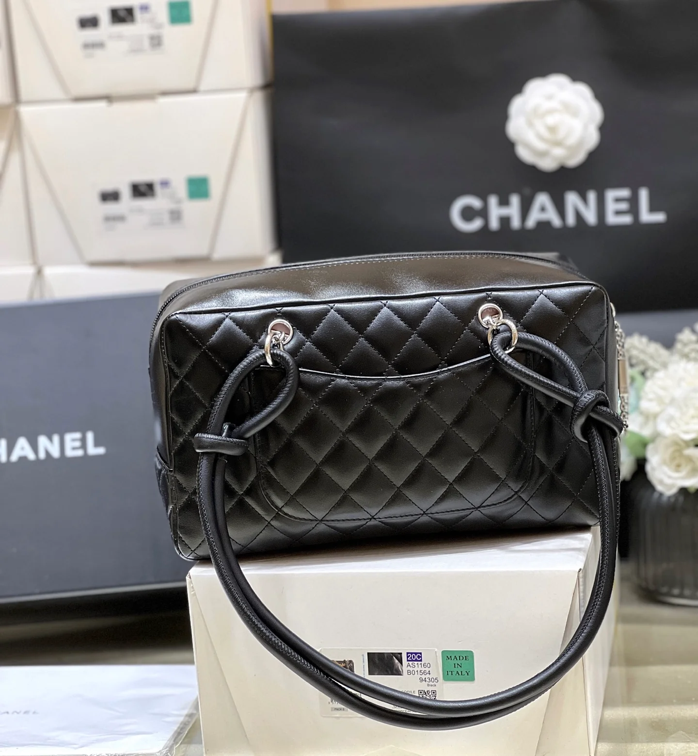 Chanel - Классическая, вневременная винтажная большая сумка-подушка Kang Peng