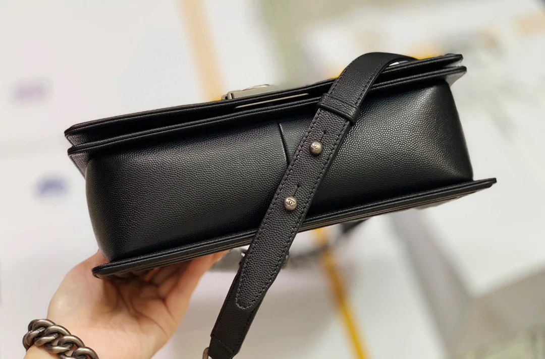 Chanel Boy 25 см 39