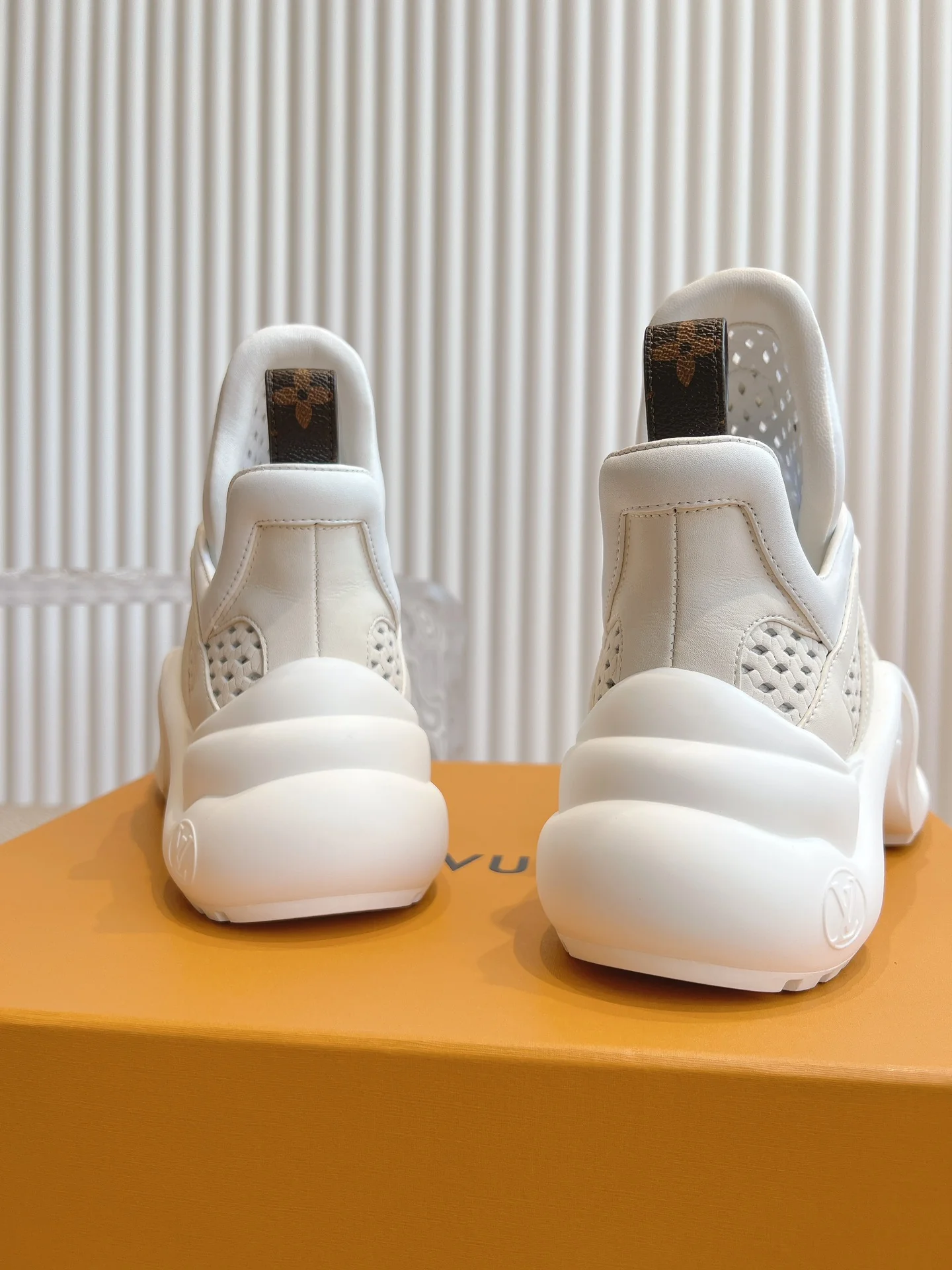 Повседневные туфли на платформе LV-2024 - белые