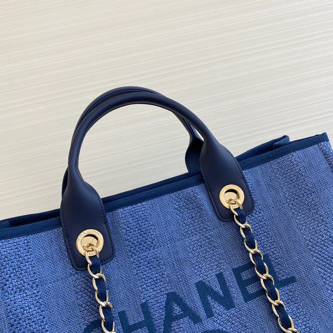 Большая пляжная сумка Chanel в темно-синюю полоску