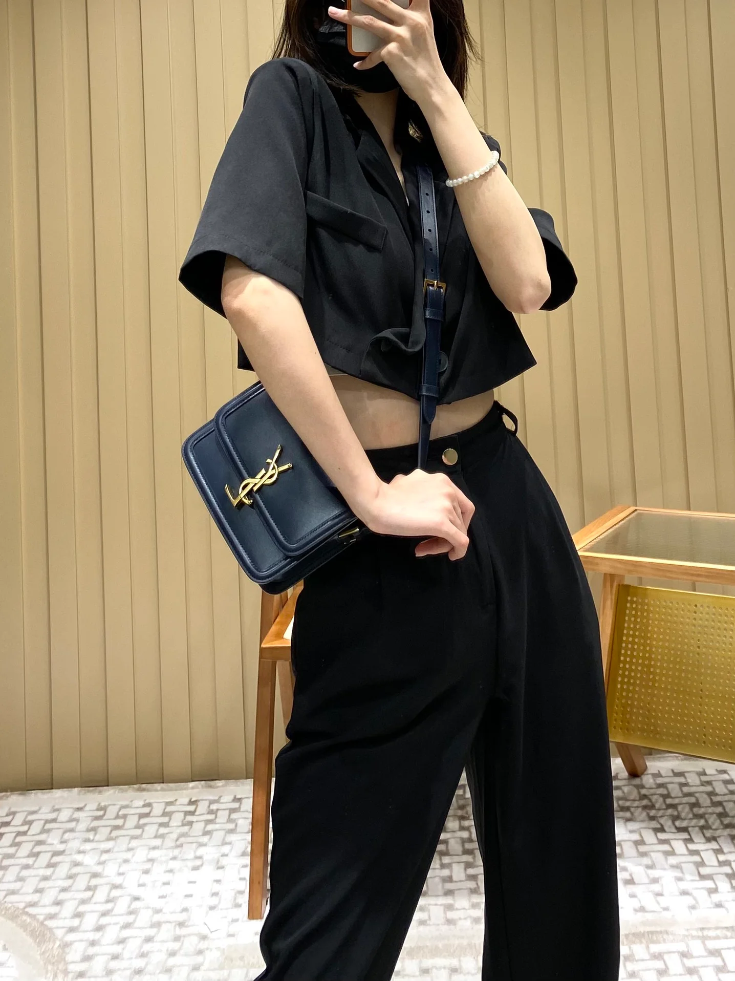 Сумка YSL Solferino Tofu Bag - грязно-синяя - 18 см - На фото: На мне