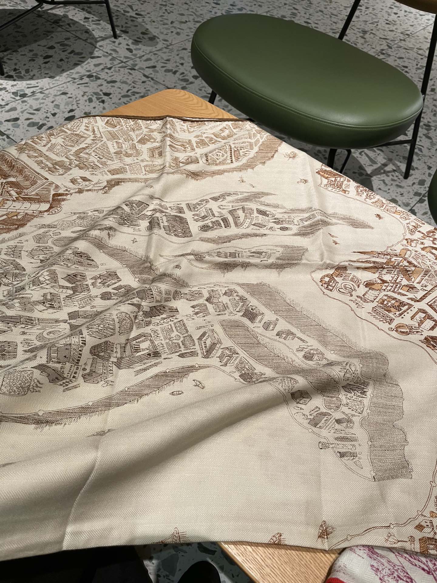 Шарф Hermes - Город Лошадей - Абрикосовый