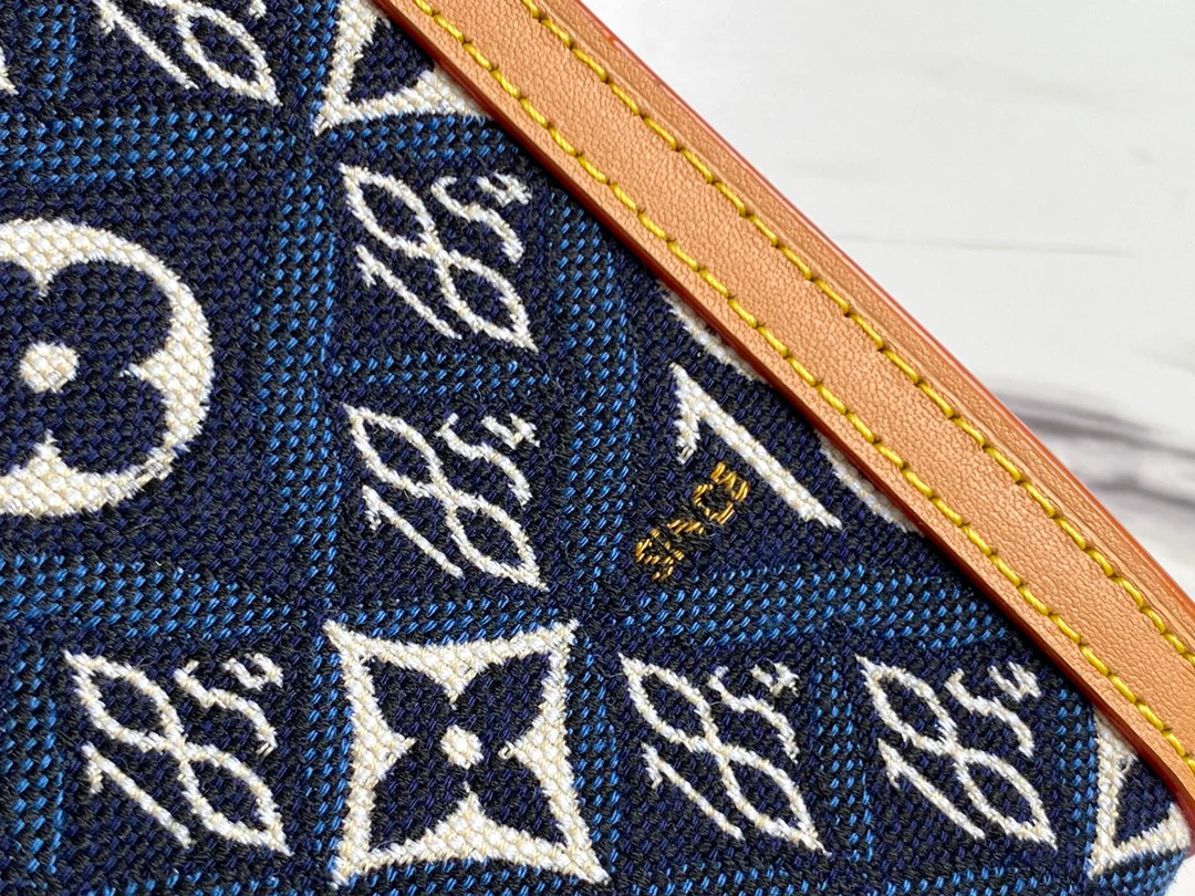 lv-m80306-poche-toilette-26-toilet bag