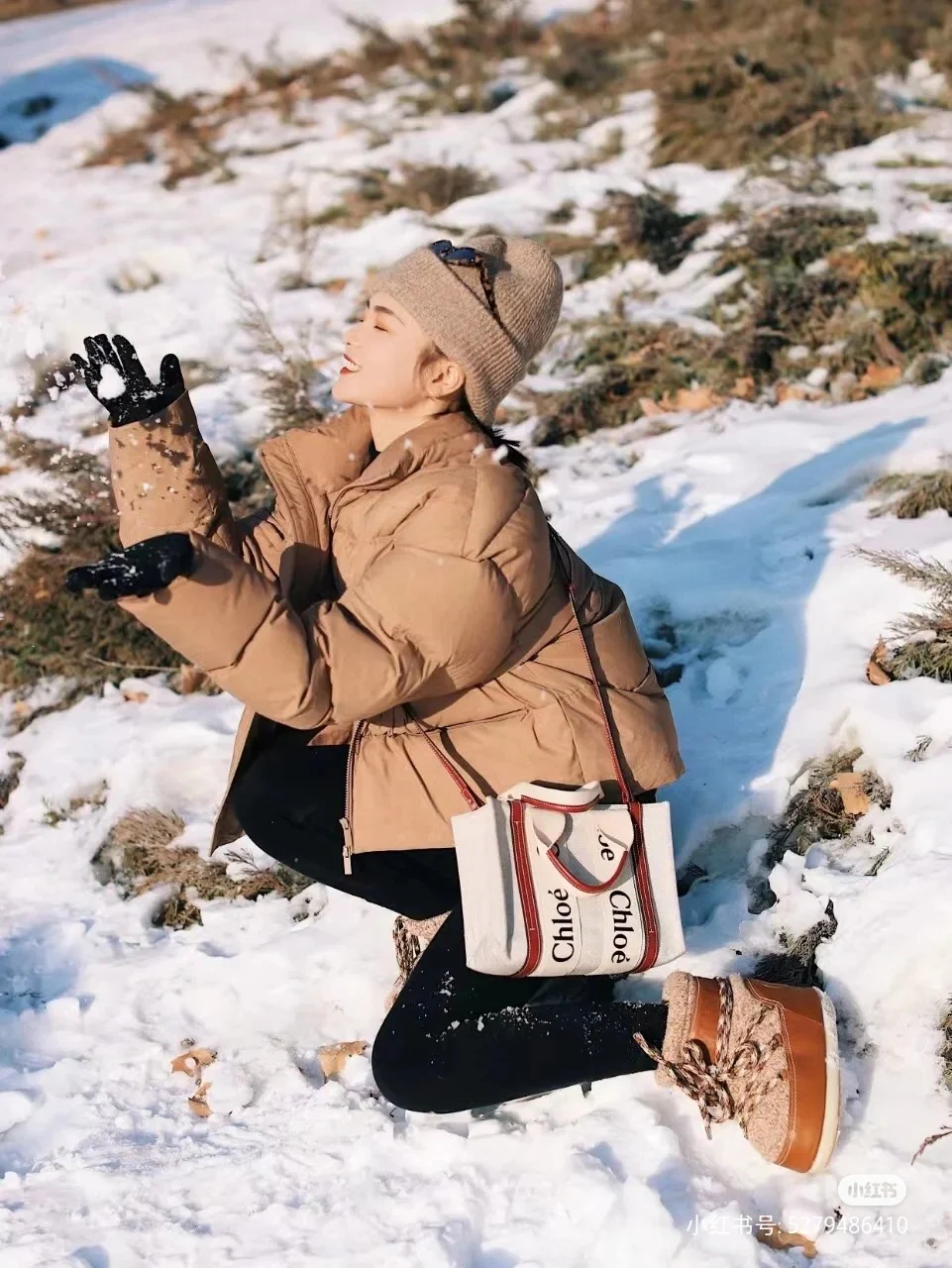 Сумка-тоут Chloe Woody, малиново-красная, маленькая.