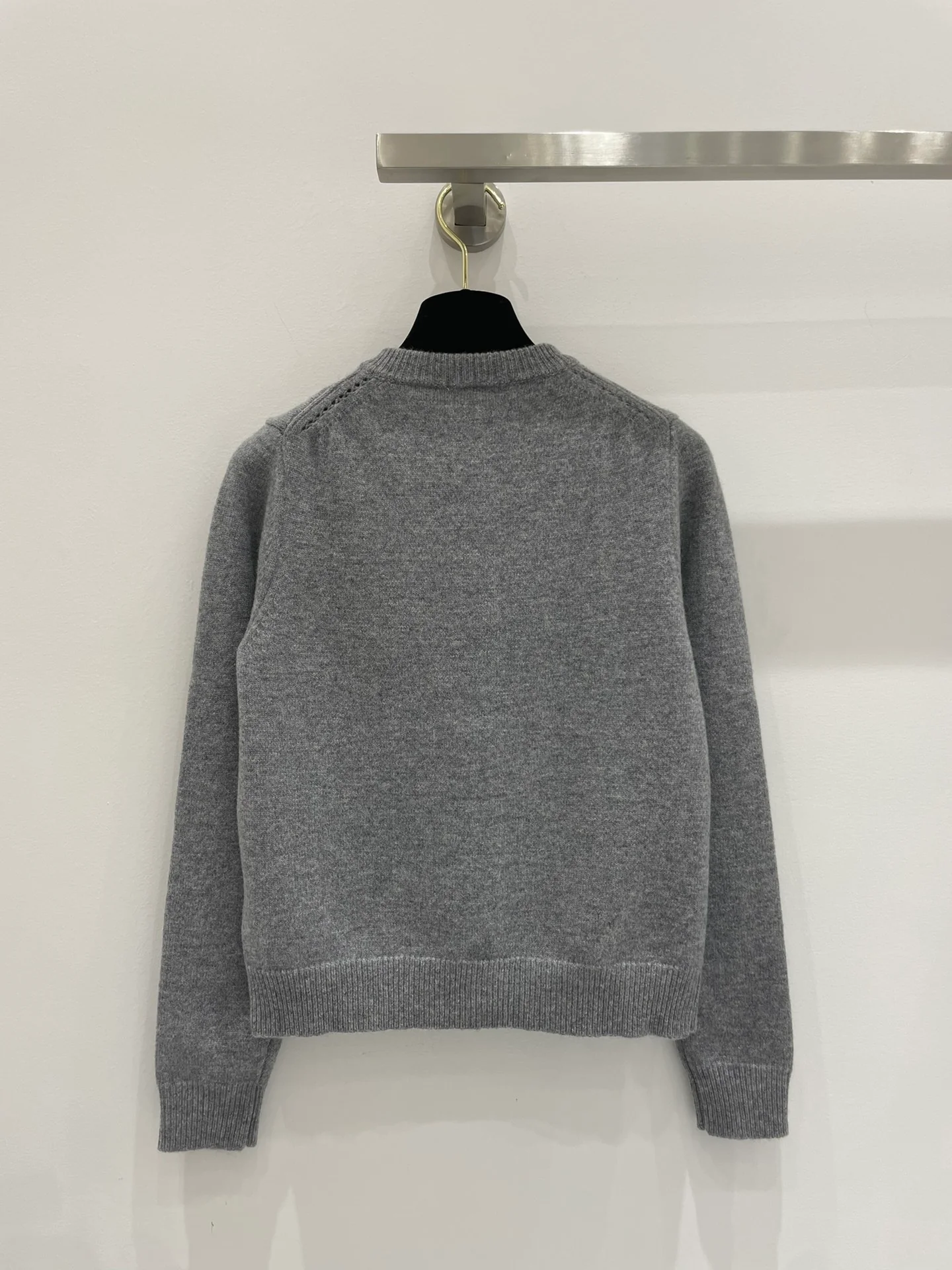 Вязаный свитер Celine 2403 с круглым вырезом, украшенный стразами, серый.