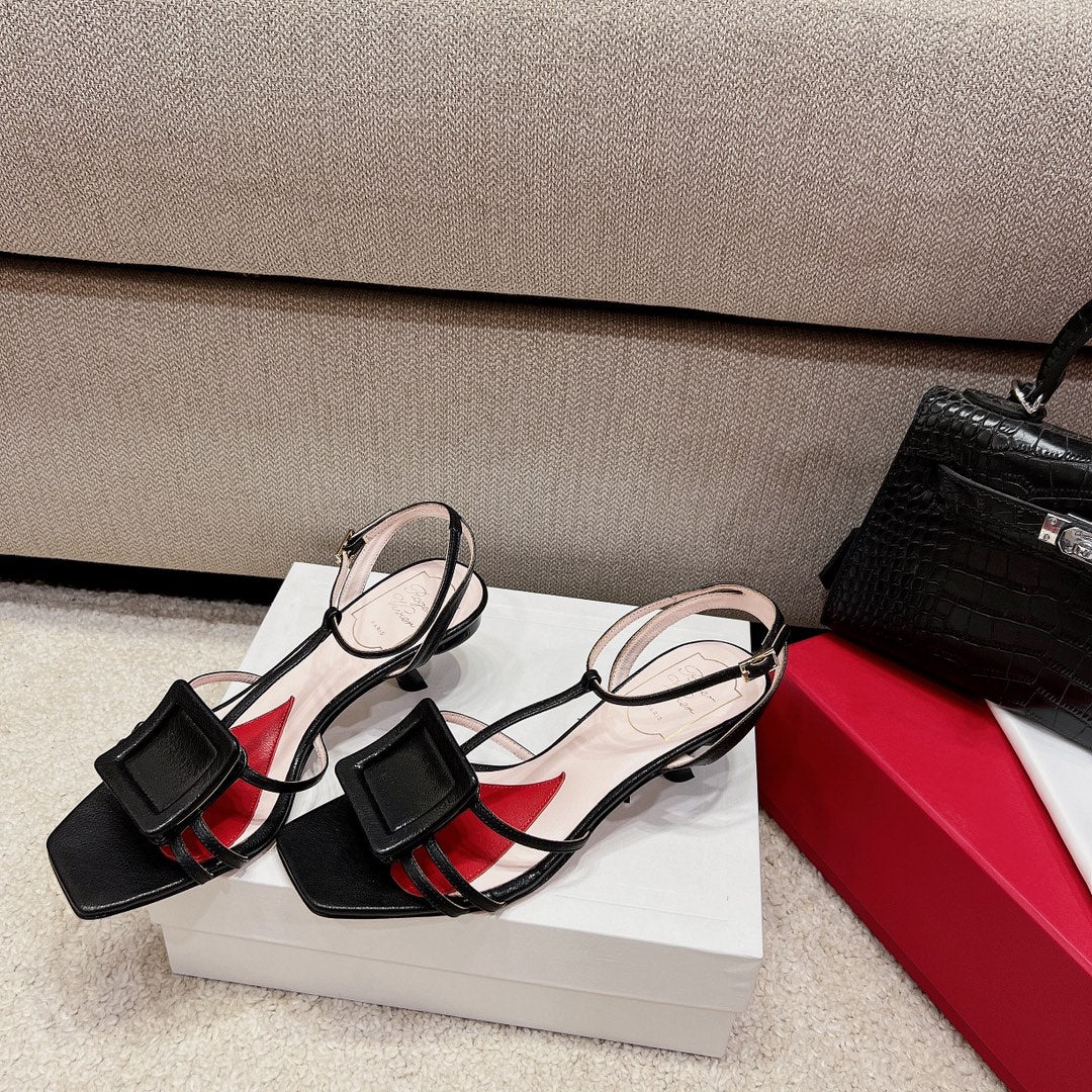 Сандалии RV Shoes на низком каблуке с квадратной пряжкой и ремешками - черные