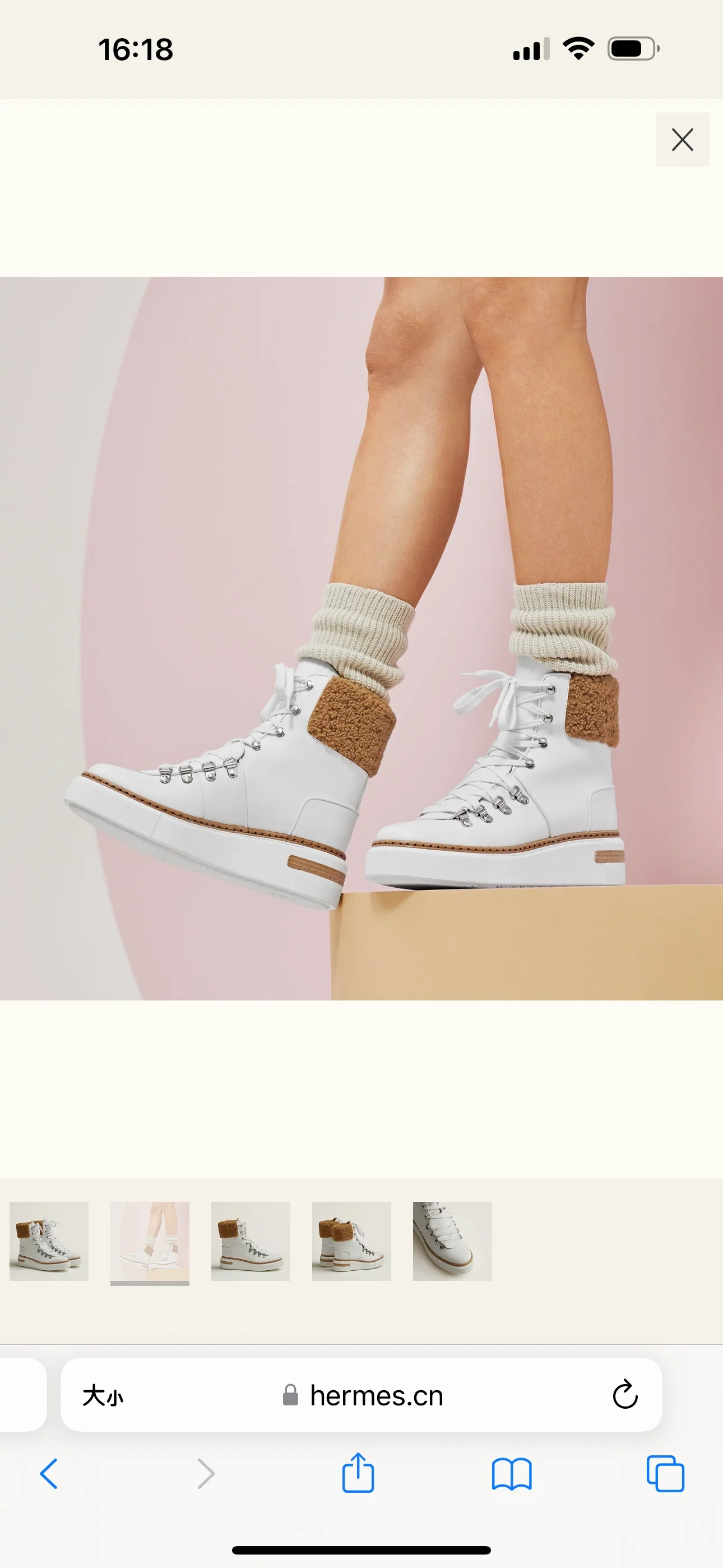 Новинка сезона осень/зима 2023 от Hermes - сандалии Chyprès с меховой отделкой - белые.