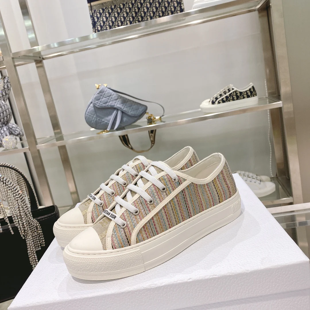 Dior - Потрясающие туфли из парусины с красочной вышивкой