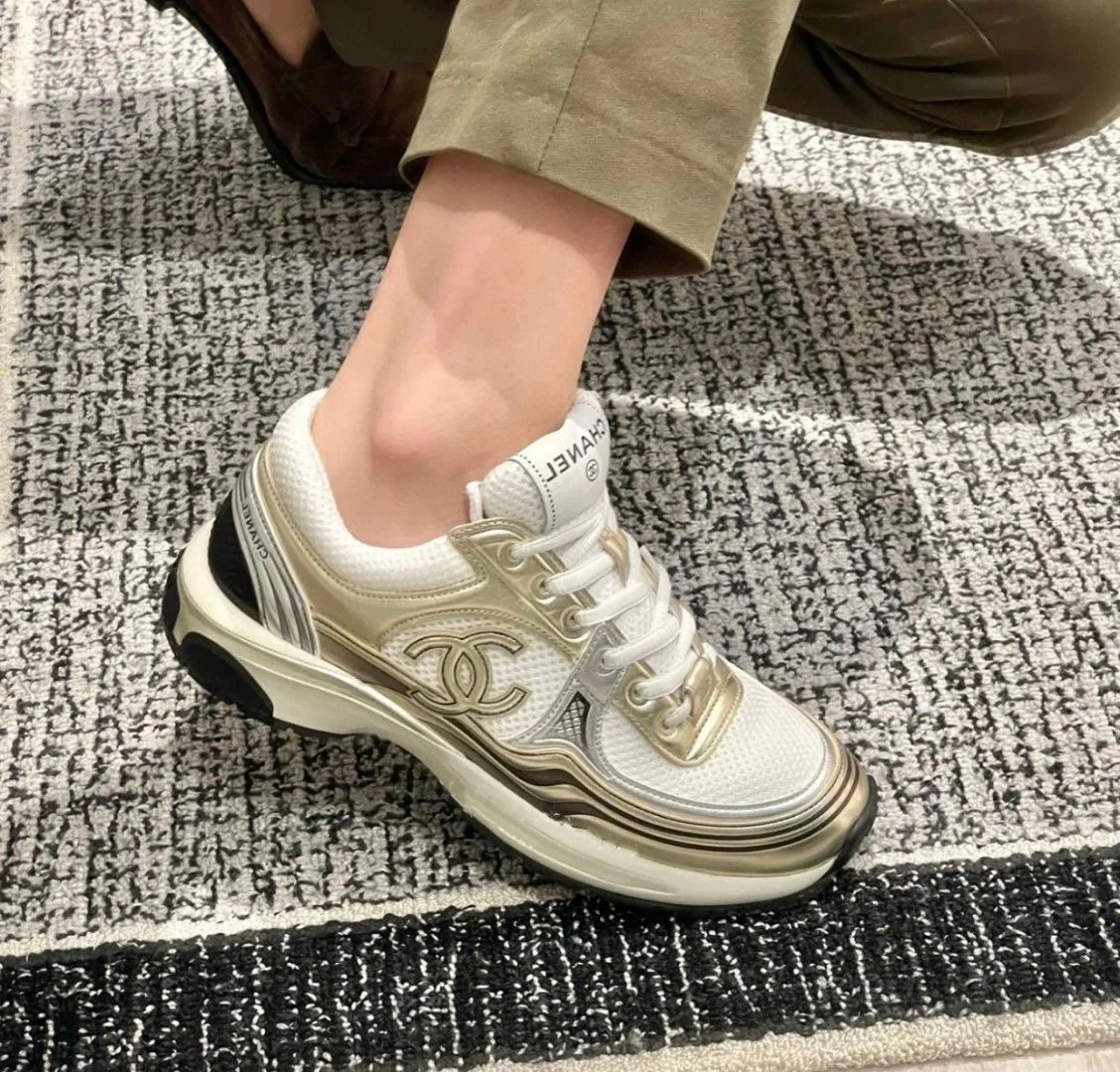Новинка сезона осень/зима 2023 от Chanel - Кроссовки - Улучшенная версия - Золотистые