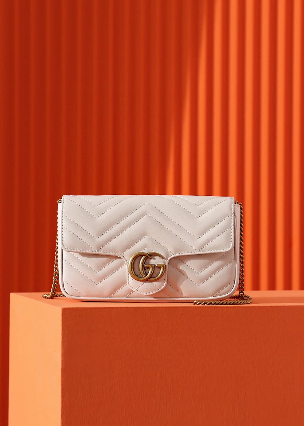 Сумка через плечо Gucci Marmont на цепочке - белая