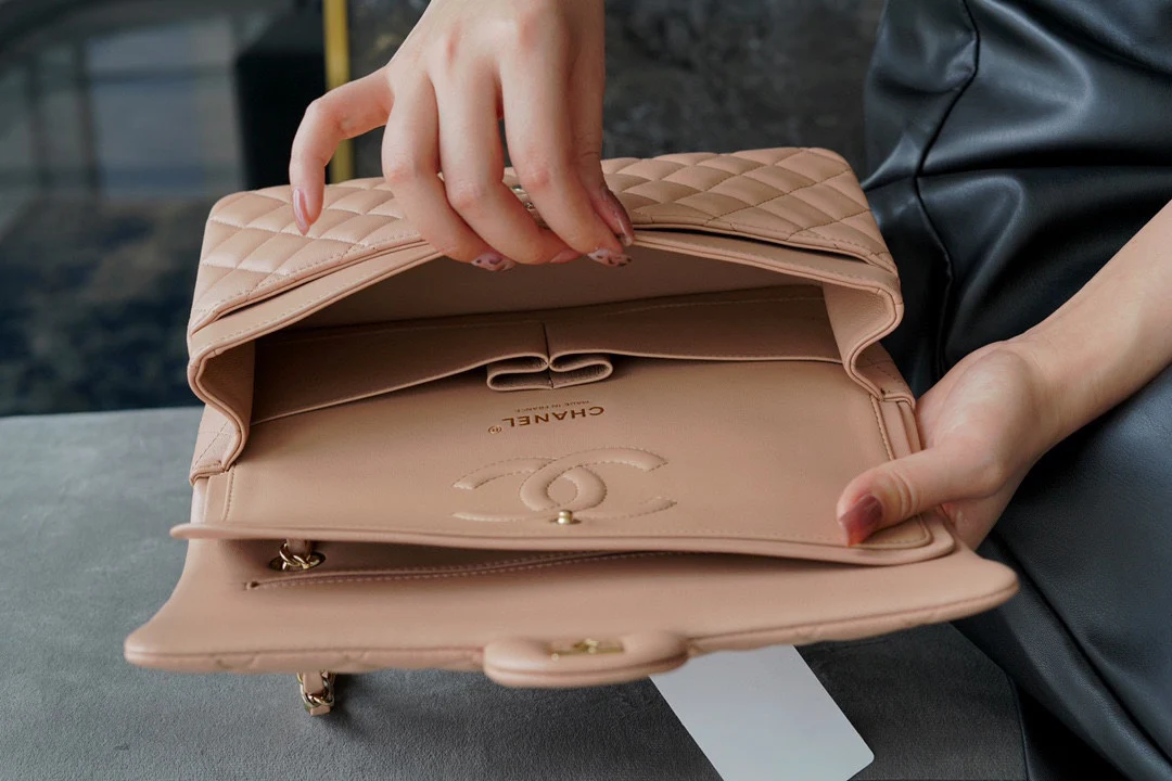 Часы Chanel CF Medium 25cm Milk Tea Apricot Lambskin with Light Gold Buckle CF25