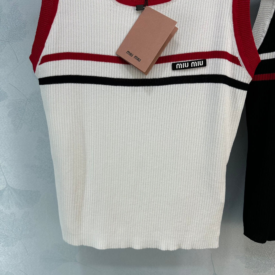 Miu Miu-2404 - Приятный для кожи жилет из шелкового хлопка с круглым вырезом и полосатым дизайном в стиле колор-блок.