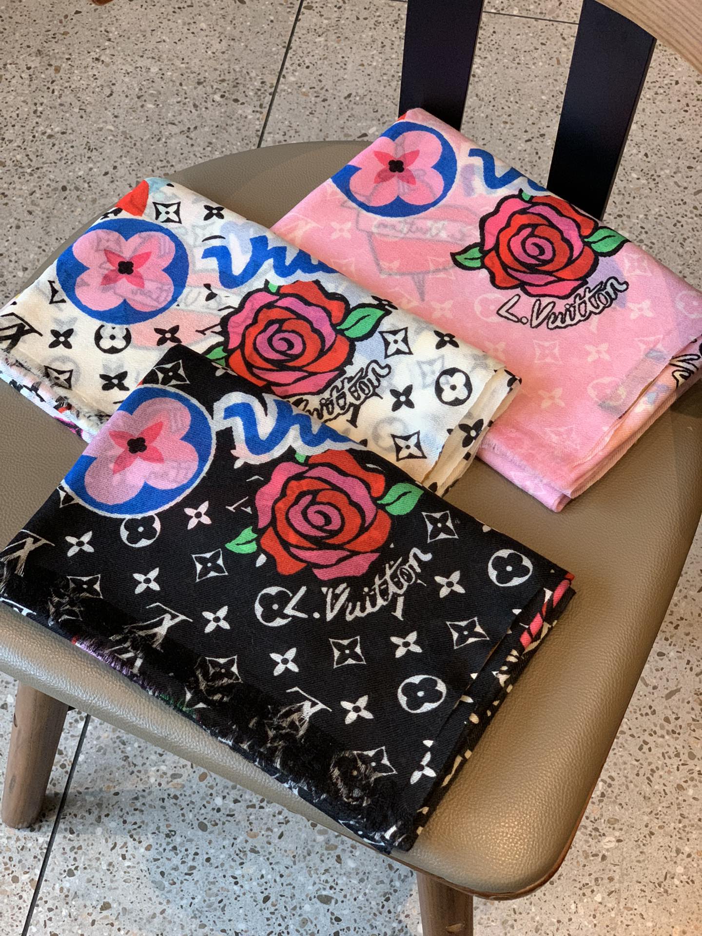 LV - Шарф с красочной аппликацией - 200 - 110 см - 100% чистый кашемир