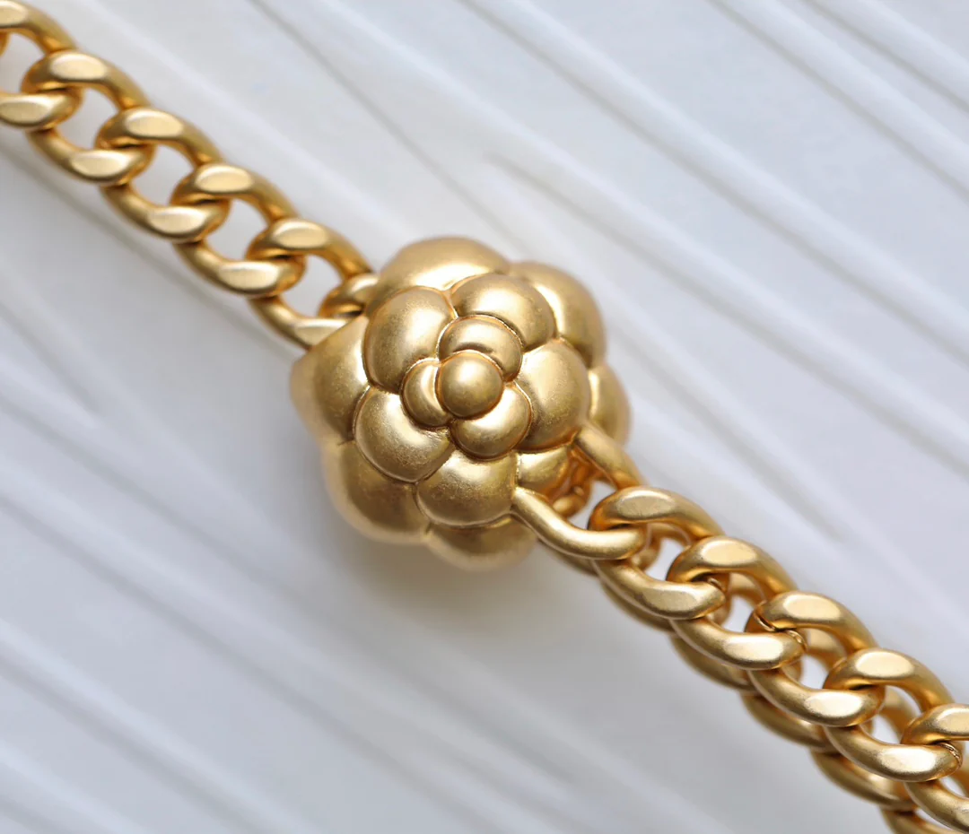 Новинка сезона весна/лето 2023 от Chanel - Сумка через плечо с цепочкой Camellia - WOC - Желтая 