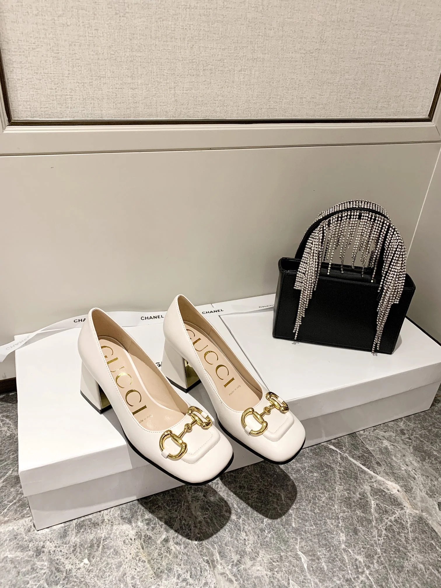 Туфли Gucci в стиле ретро с квадратным носком на низком каблуке