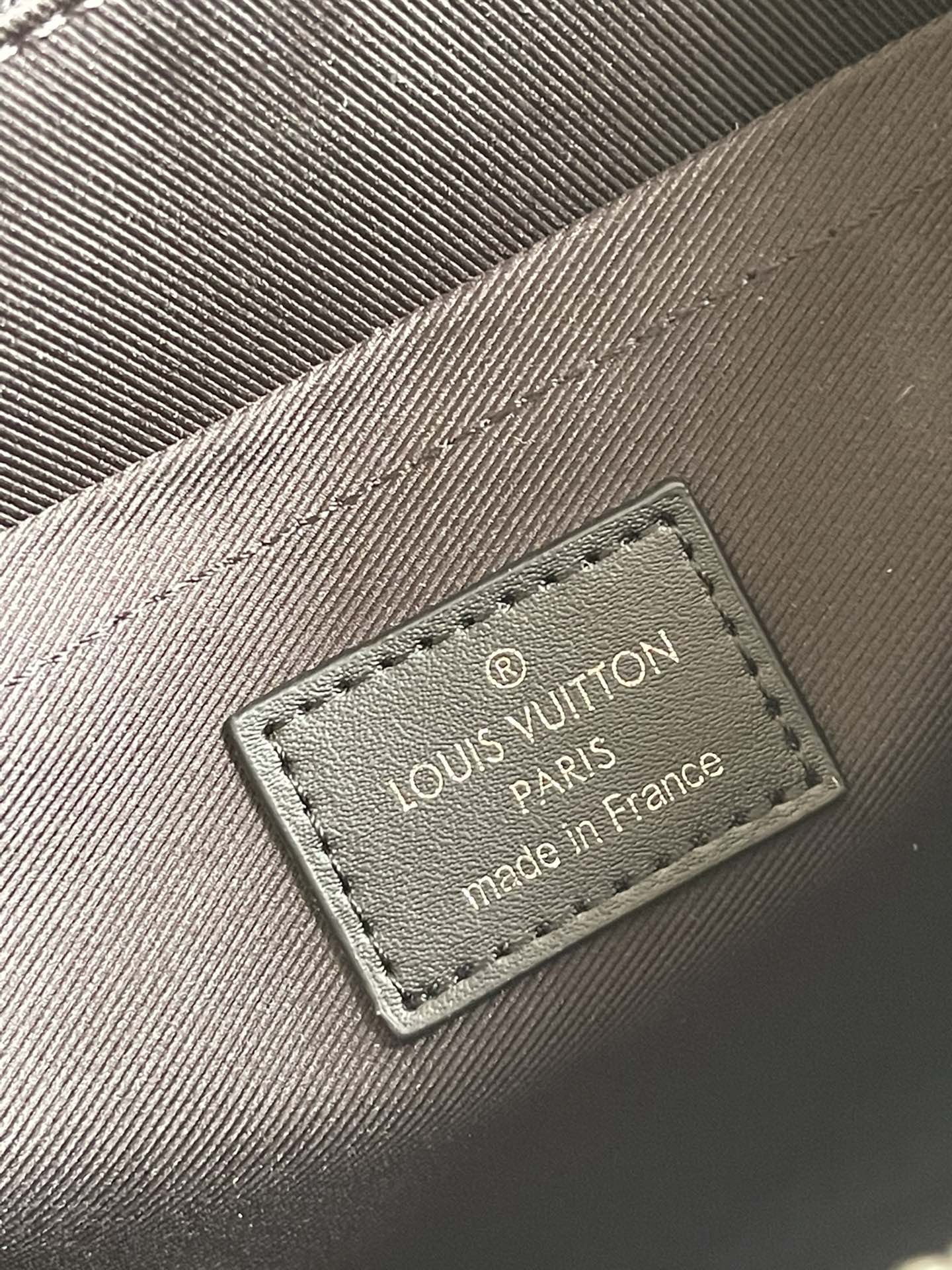 lv-n60448-standing-clutch-1