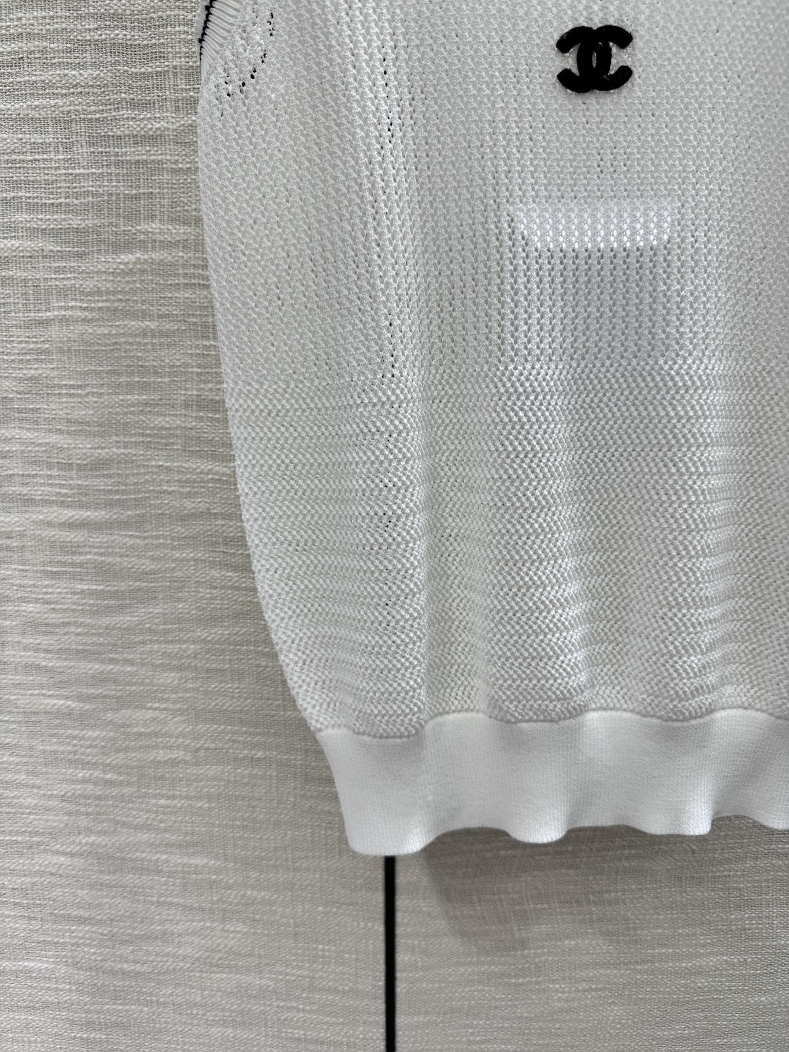 Вязаный жилет Chanel 2403 с ажурной отделкой - белый