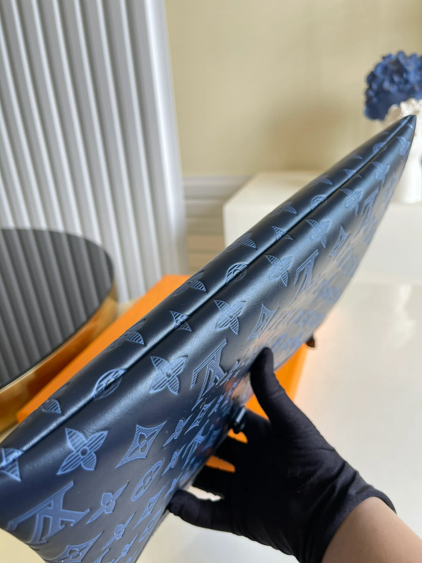 lv-m80425-discovery-pochette-large clutch bag