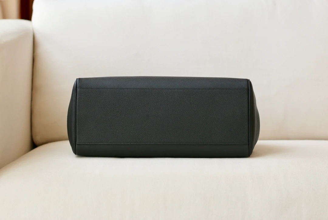 Сумка Celine Soft 16 Large из зернистой телячьей кожи