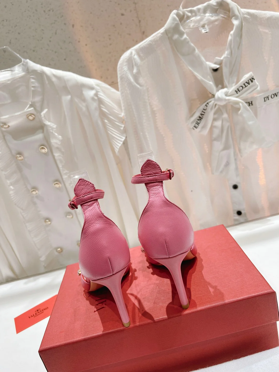 Новинка лета 2023 от Valentino - Босоножки на высоком каблуке со стразами - Розовые - 7-5 см