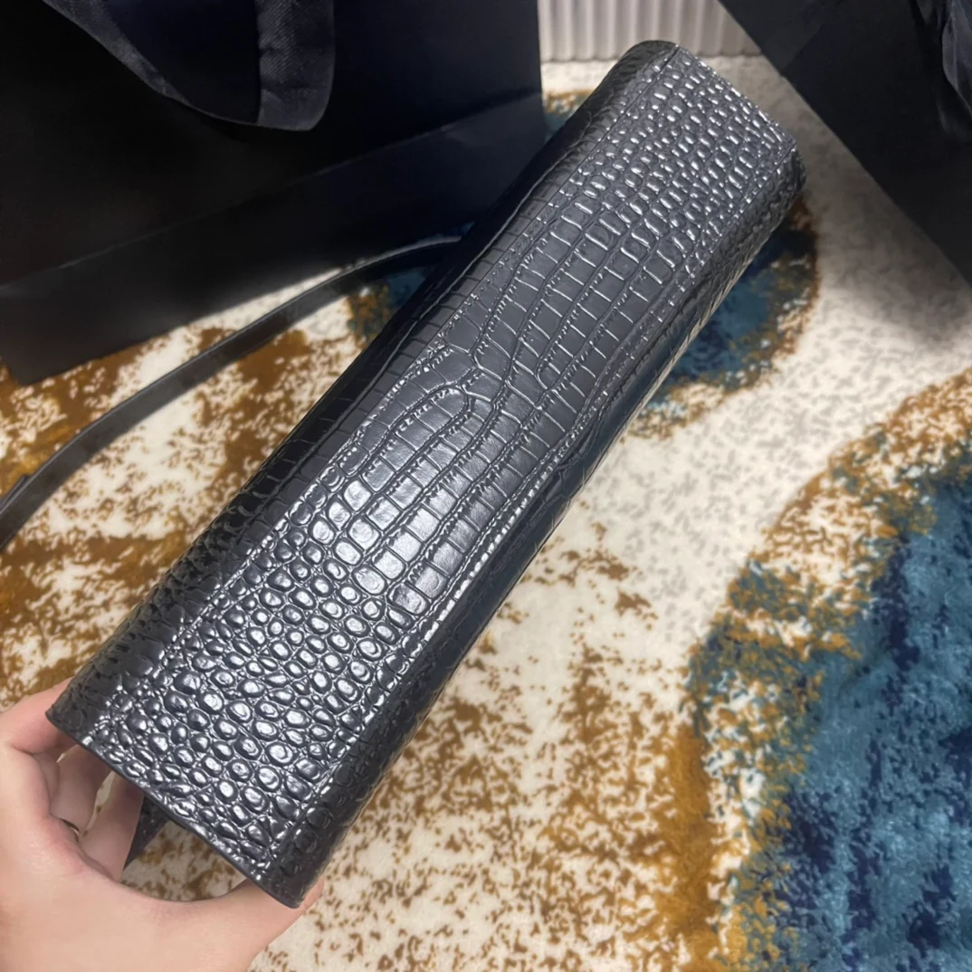 Сумка через плечо YSL Manhattan с тиснением под крокодиловую кожу