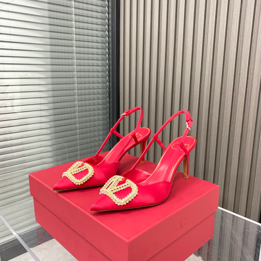 Valentino - Сандалии и туфли на каблуке с V-образной пряжкой