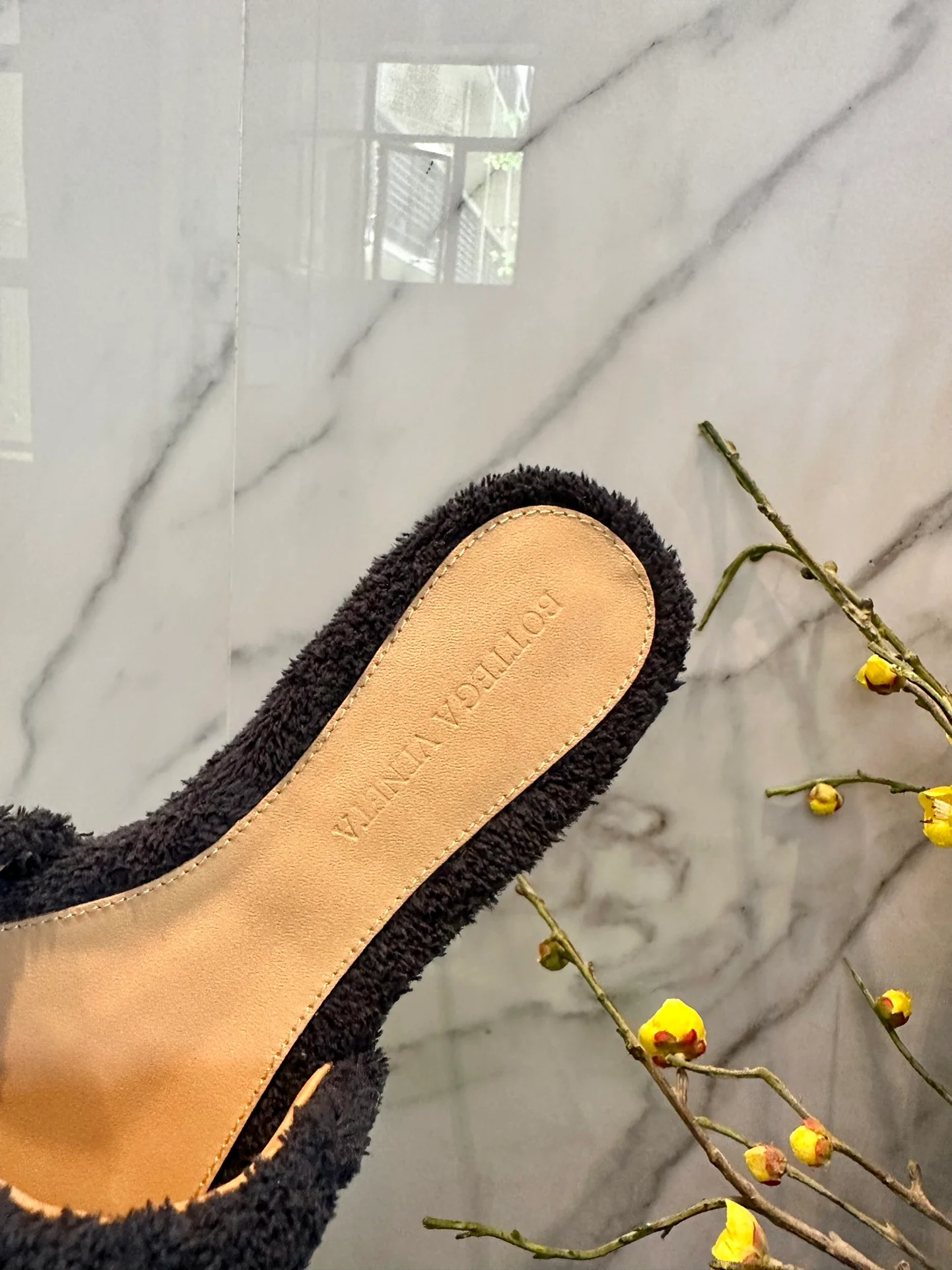 Новинка 2023 года от BV - Серия плюшевых тапочек - Черные