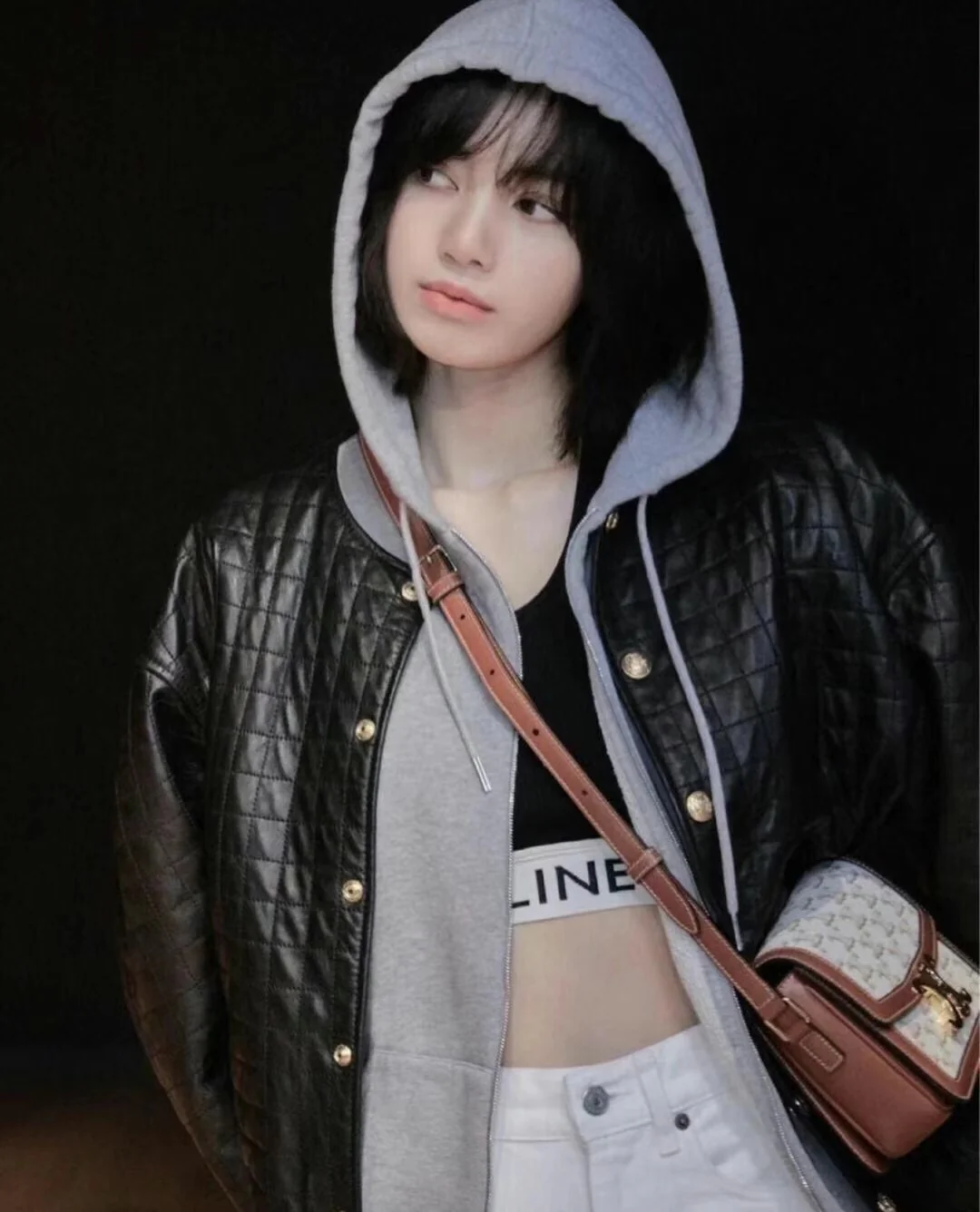 Классическая сумка Celine Triomphe из льна и кожи, с монограммой, белая, маленький размер 18,5 см.