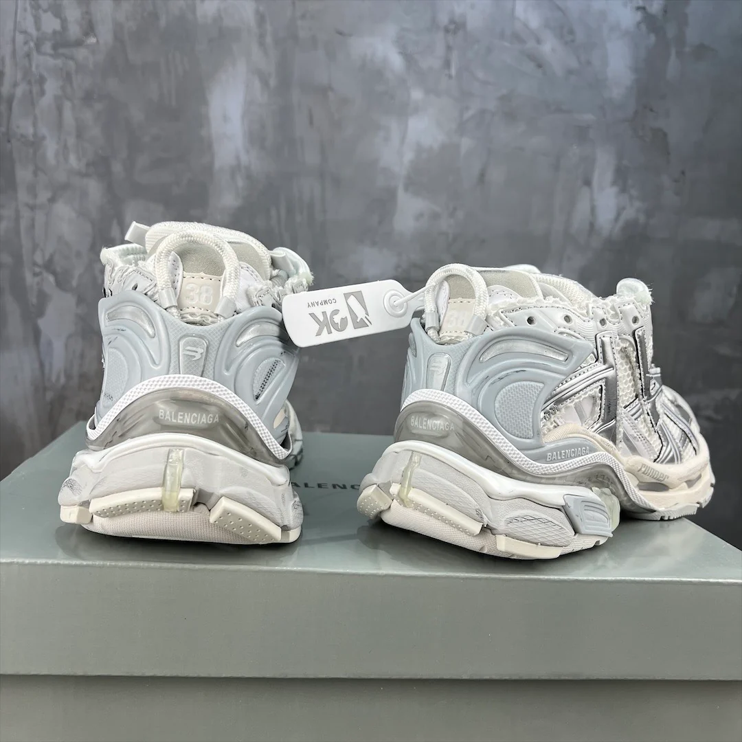 Кроссовки Balenciaga Runner - унисекс - белые с серебристым
