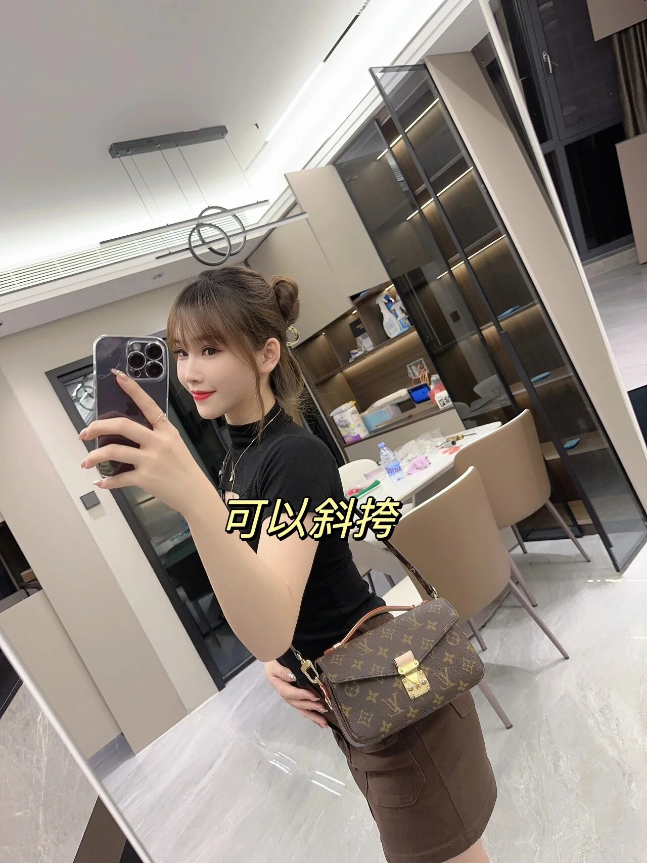 m46279-LV-pochette-metis-east-west-messenger bag-shoulder/crossbody bag