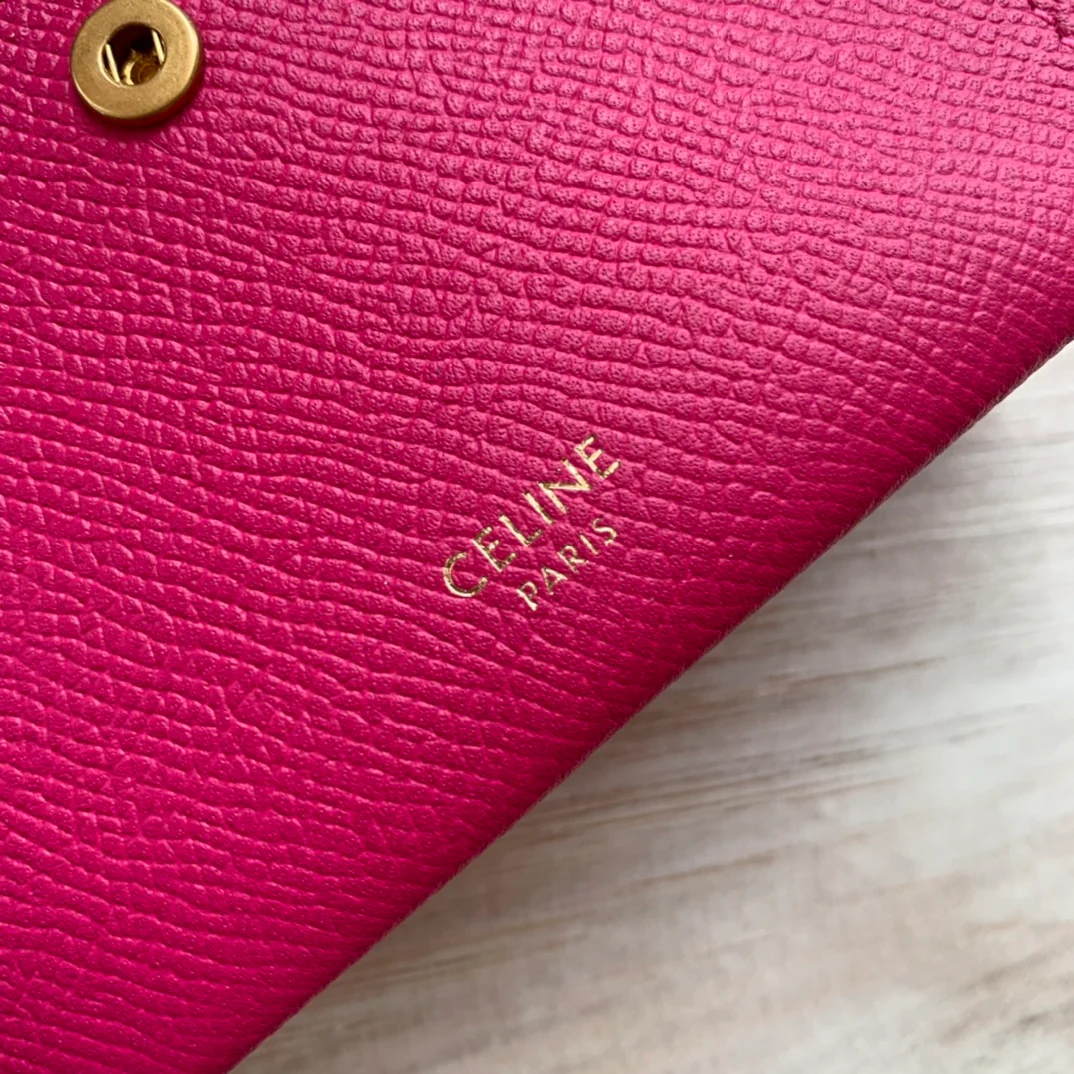 Celine 粒面牛皮风琴卡包