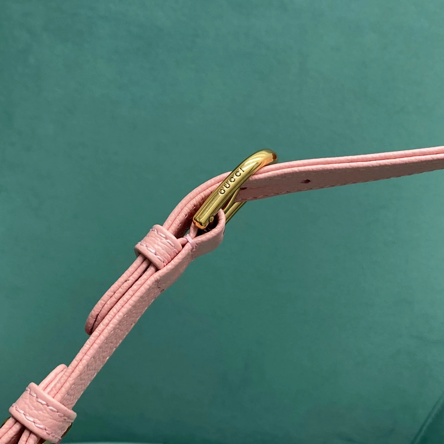 Сумка Gucci на цепочке через плечо - розовая