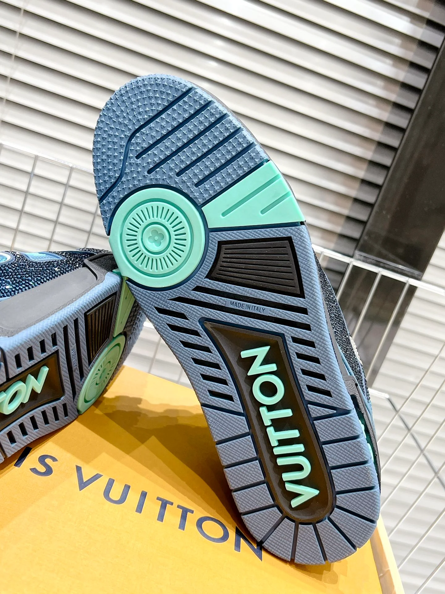 Кроссовки LV Trainer - Скейтбордистские кроссовки - Глянцевые с синим узором - Унисекс