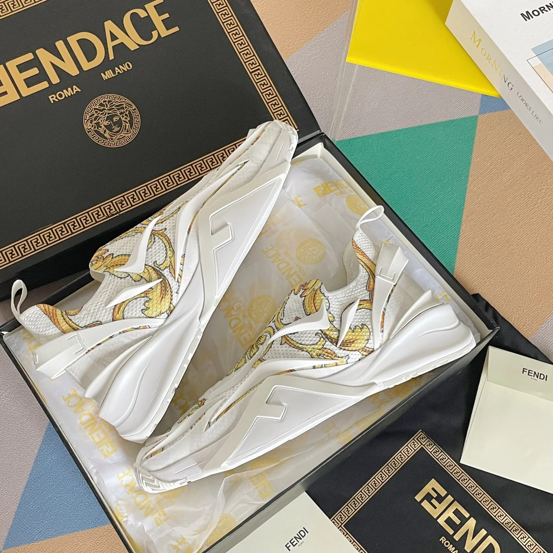 Новинка 2023 года от Fendi - кроссовки Flow Series Flyknit - коллаборация - белые