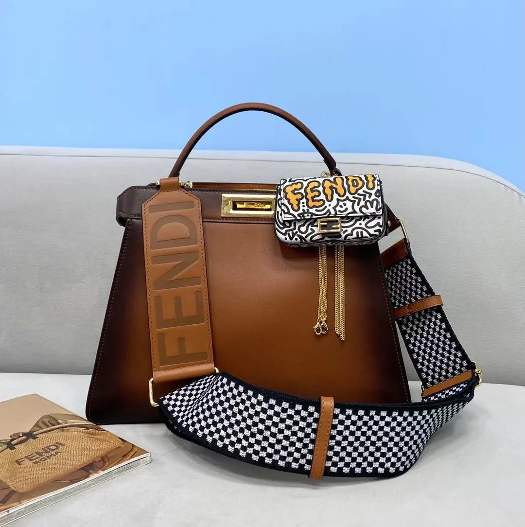 Fendi Peekaboo i-seey Средняя античная коричневая кожаная сумка