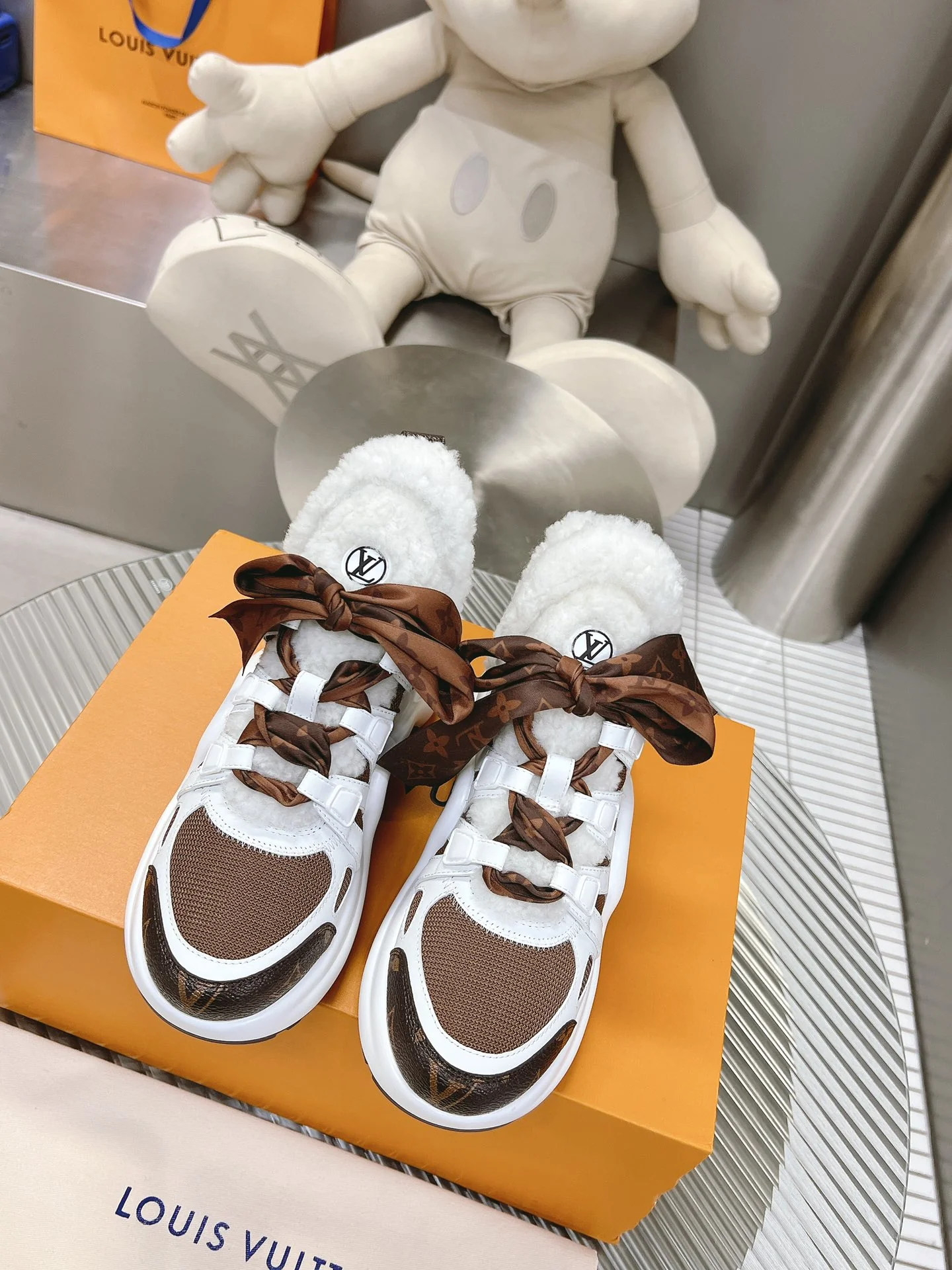 LV - Массивные туфли из шелковой кожи - Коричневые