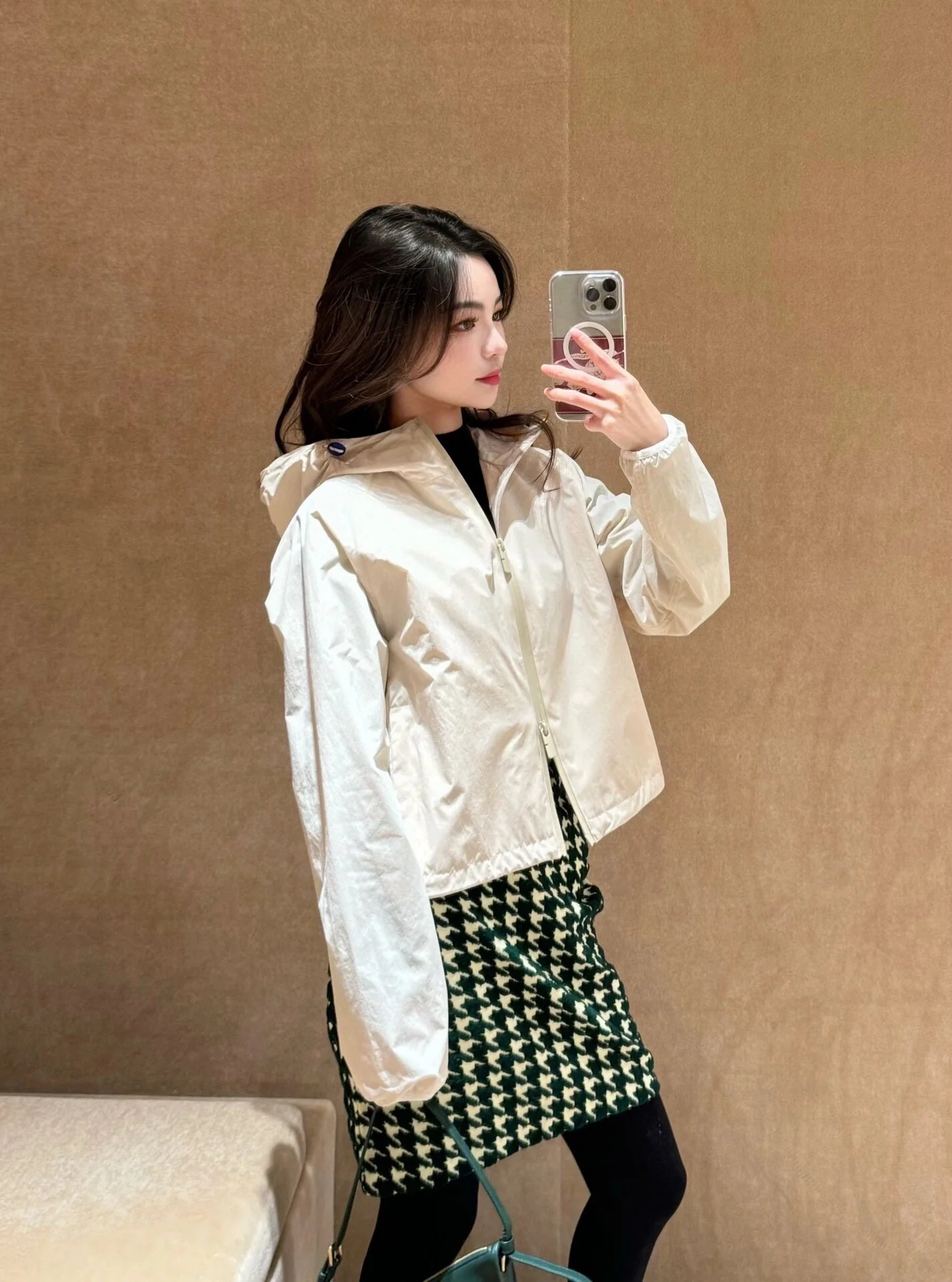 Burberry - Легкая солнцезащитная куртка весна/лето 2024 - Абрикосовый цвет