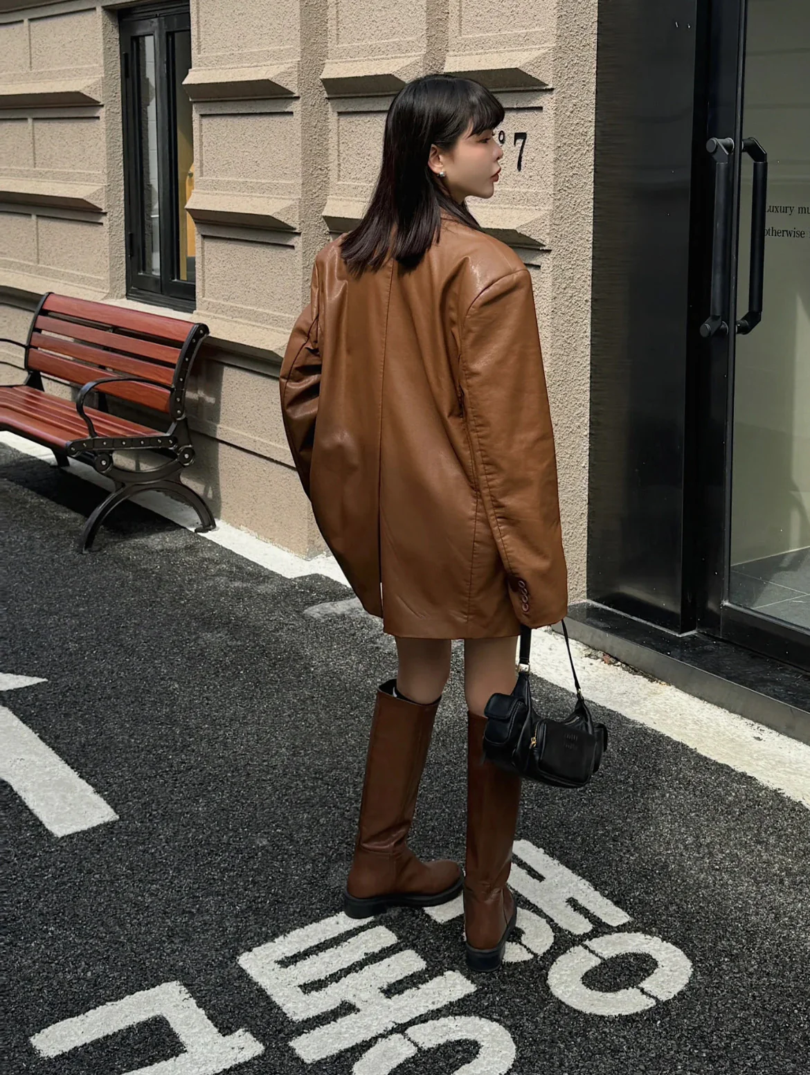 Сумка Miu Miu из кожи наппа с карманами — носите и делитесь с другими.