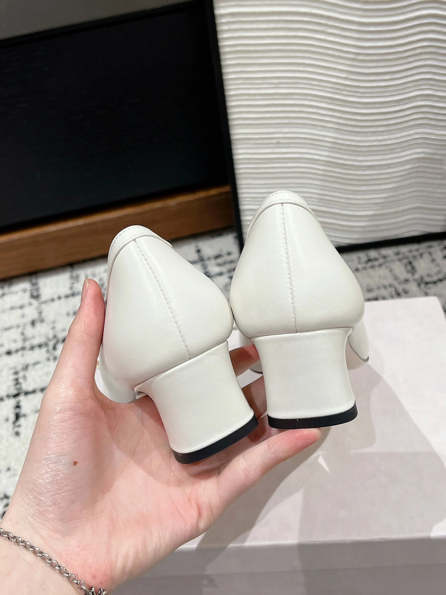 Туфли на низком каблуке с квадратным носком Jimmy 2024 - белые